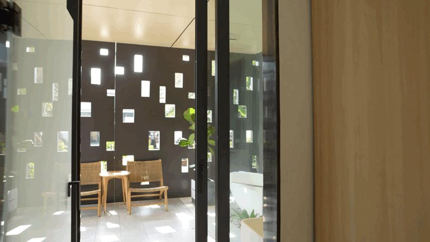 他只用了一星期，建成一座「可移动的房子」，上山下海睡遍世界