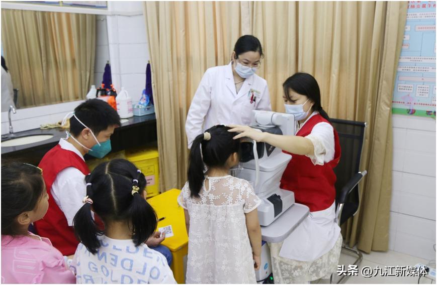 关注普遍的眼健康促进儿童视力保护九江市濂溪区人民医院开展全国“爱眼日”健康科普进校园系列活动