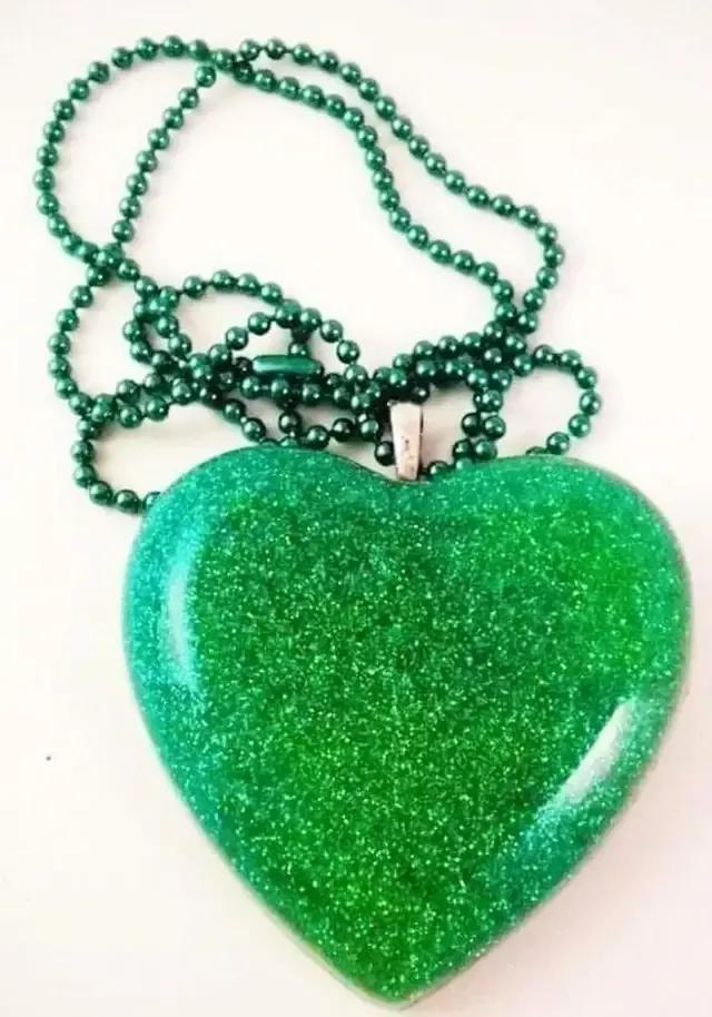 手拿心形图片,心形图片大全