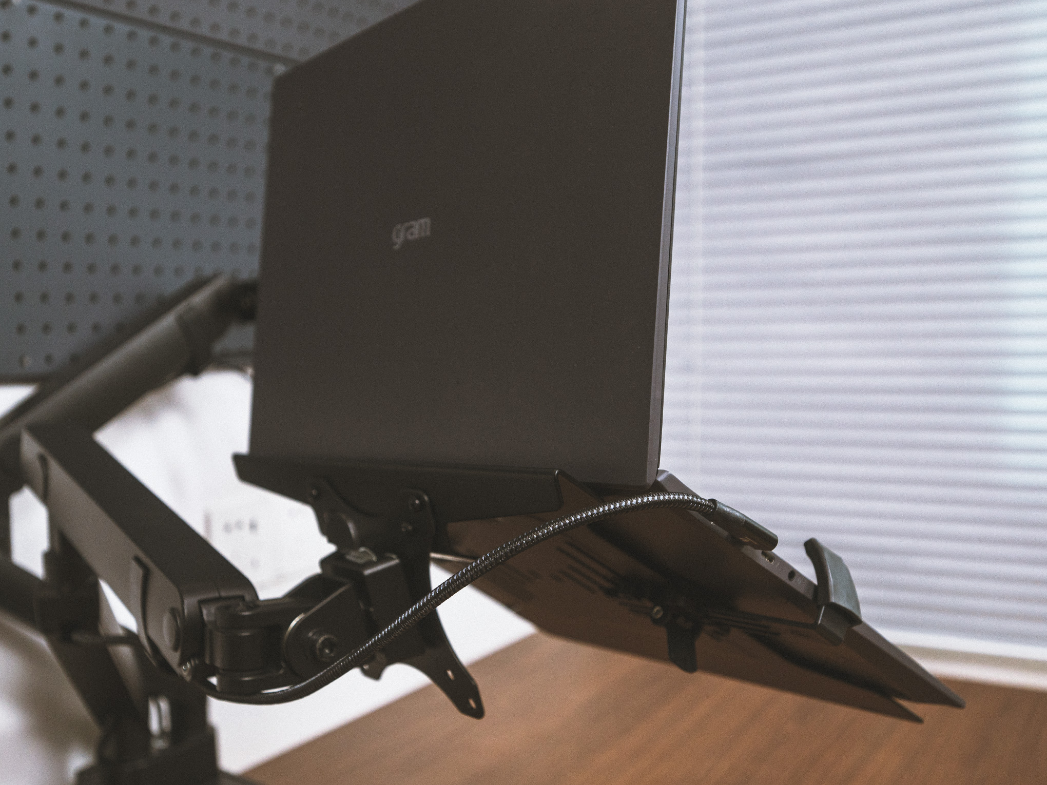 可能是最理想的桌搭,一挥即可实现清理