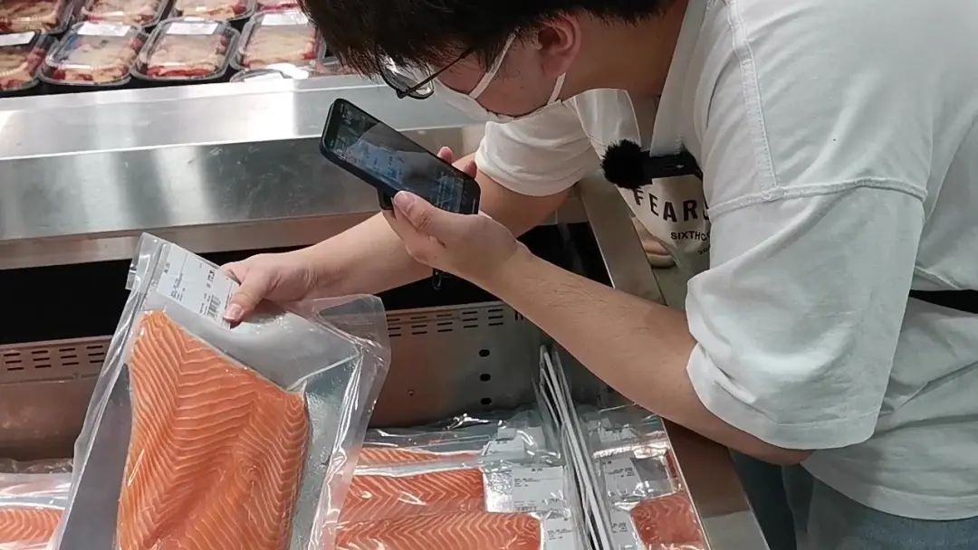 靠一张300元会员卡，直播代购能月入10万？