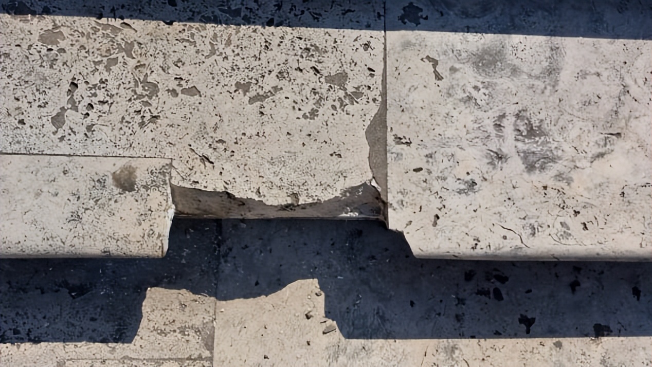 一名沙特男子开着玛莎拉蒂从罗马的古代台阶上下来后被起诉