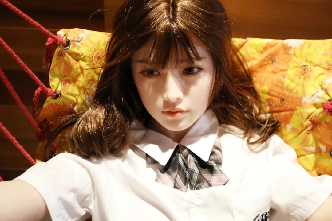 *欲情**实录：硅胶娃娃“到底”有多爽？