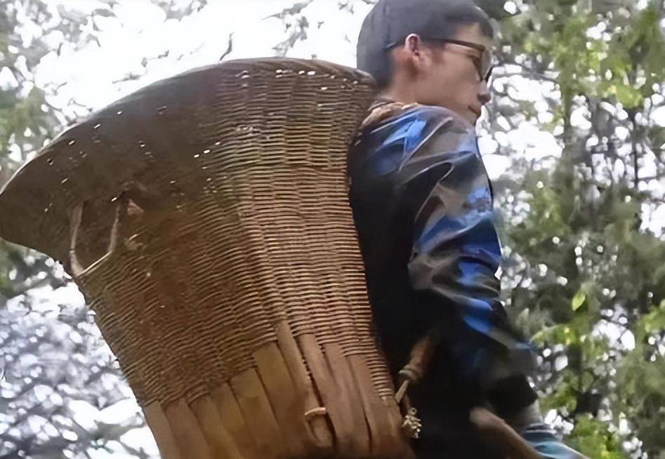 高考成绩714分状元却在工地搬砖,713分高考状元为凑学费到工地搬砖