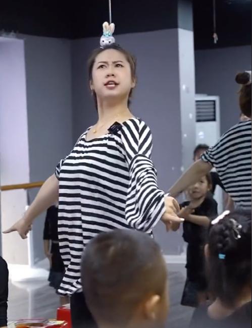 拉丁舞最火老师,最火老师教拉丁舞视频