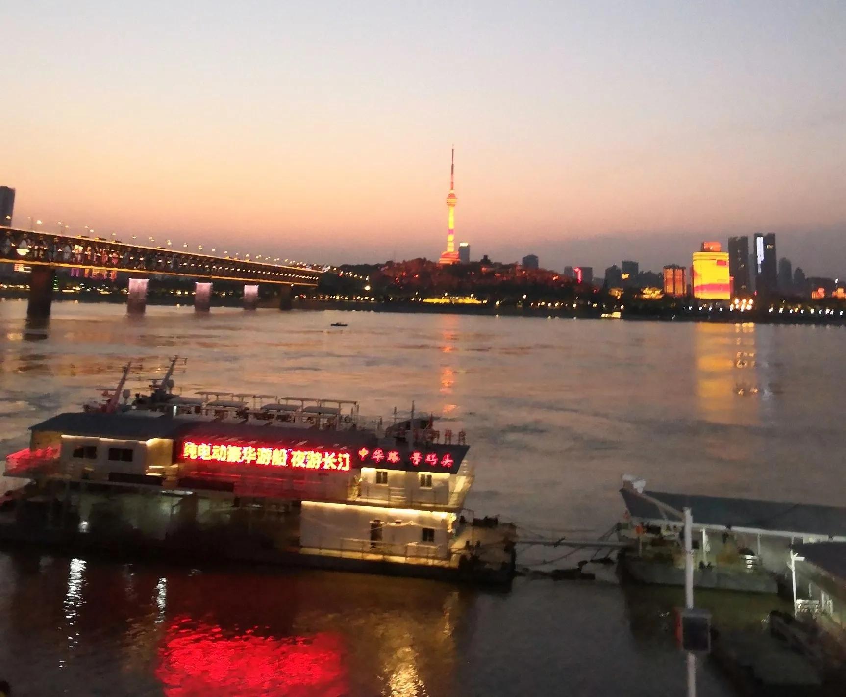 秀丽武汉请保护好你的城市名片