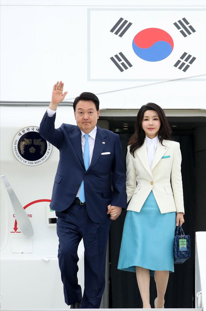 韩国第一夫人国际首秀,韩国第一夫人与英国王妃同框