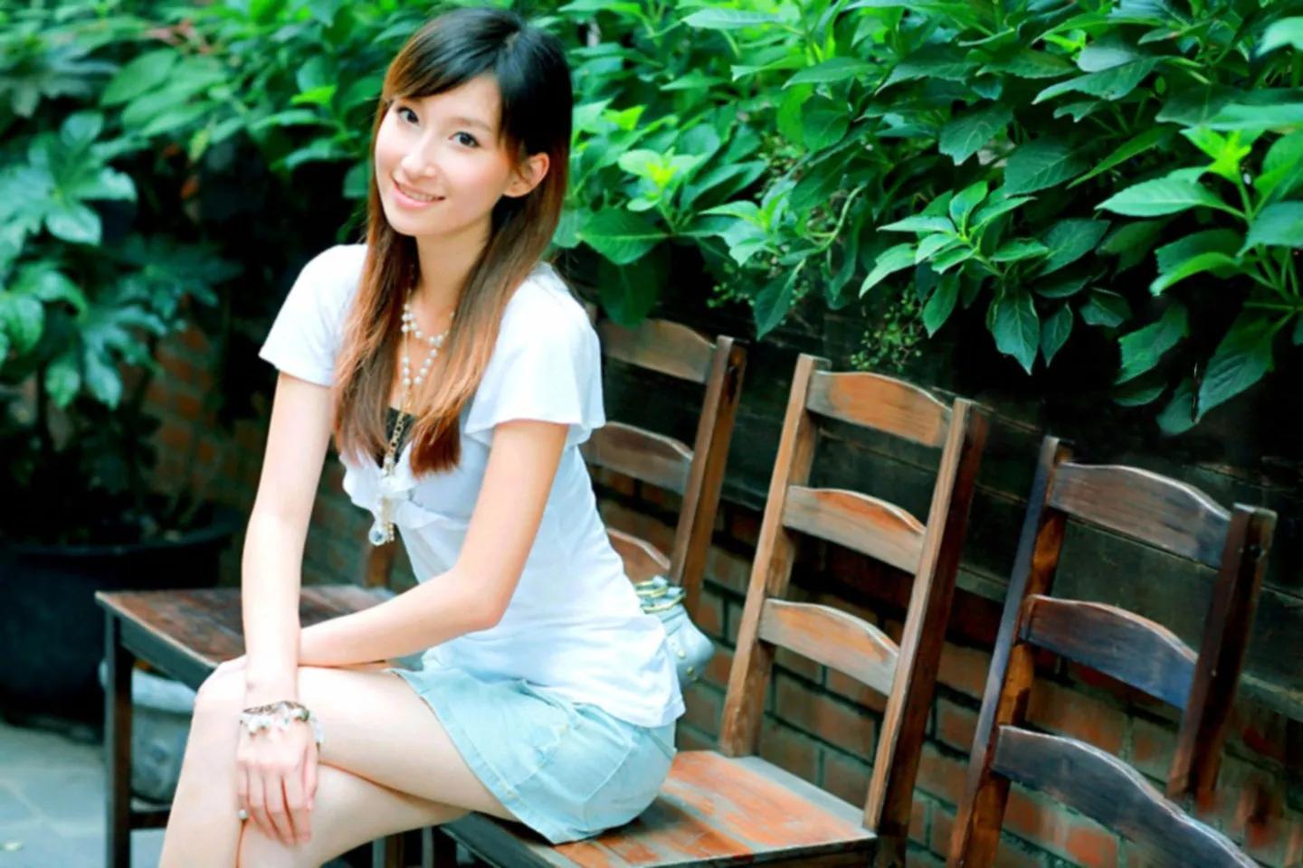 第一次和女生见面聊什么不嫌尴尬,第一次和女生见面聊什么避免尴尬