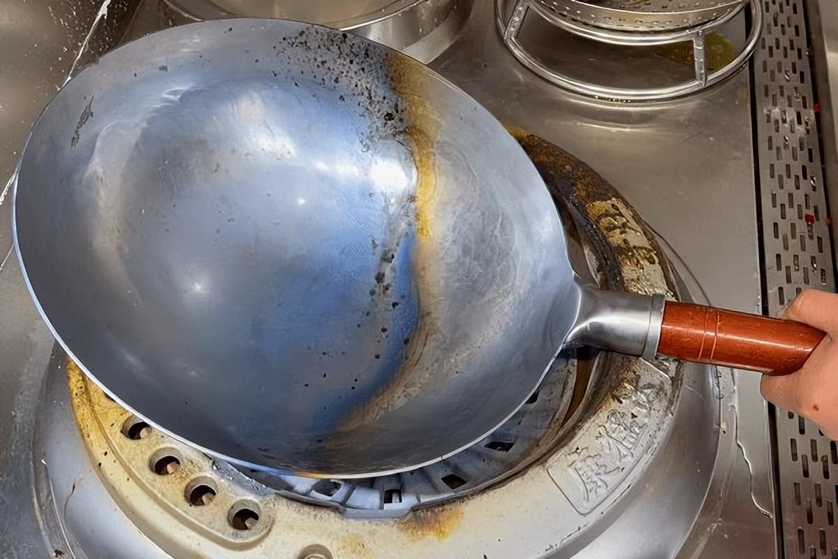 铁锅哪个牌子真正好不生锈,铁锅生铁锅熟铁锅哪个好