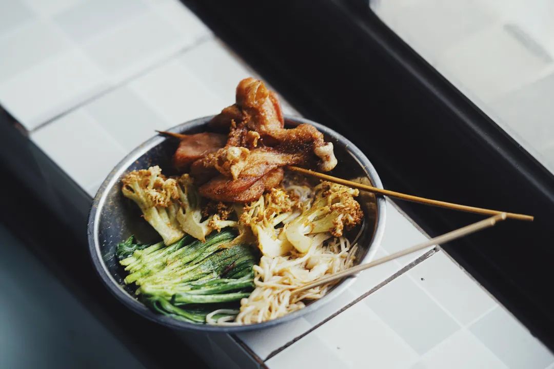 奇了怪了，究竟是什么宝地让广州老饕们也净爱往这钻？