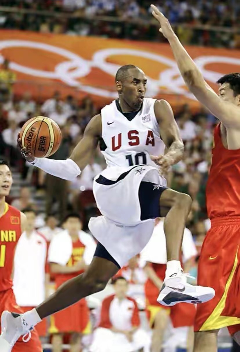 初见若似恍梦，再见已无归期——青春里的曼巴篮球科比