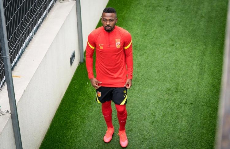 国足艾克森最新消息,艾克森从恒大转会到上港的公告