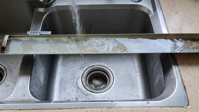 油烟机油盒清理小妙招看完不吃亏,油烟机长方形油盒怎么清洗