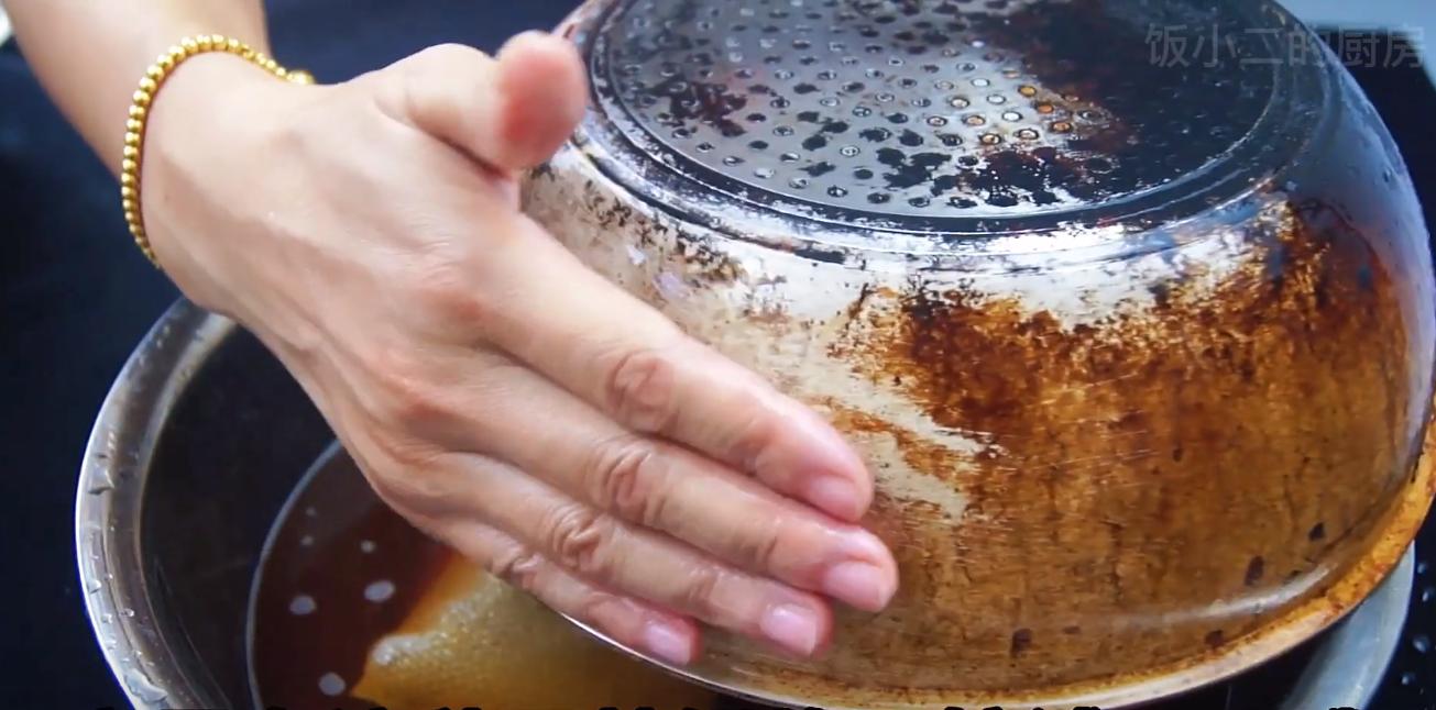 家里锅底黑垢难清除有什么好办法,不锈钢锅怎么清洗锅底污渍
