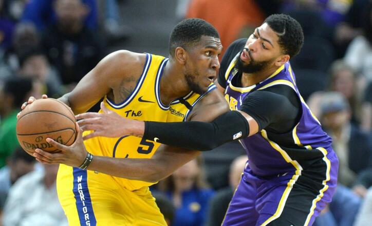 仅得4分，他却疯狂抢下22个篮板球，勇士500万年薪中锋被盛赞