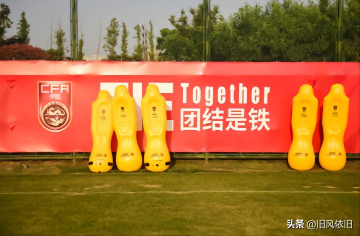 春晚赵本山宋丹丹说中国足球,中国足球被吐槽的几个画面