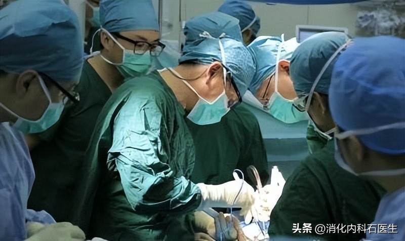 女子突发腹痛，喝可乐治疗无效，医生无奈剖腹：血管被栓了