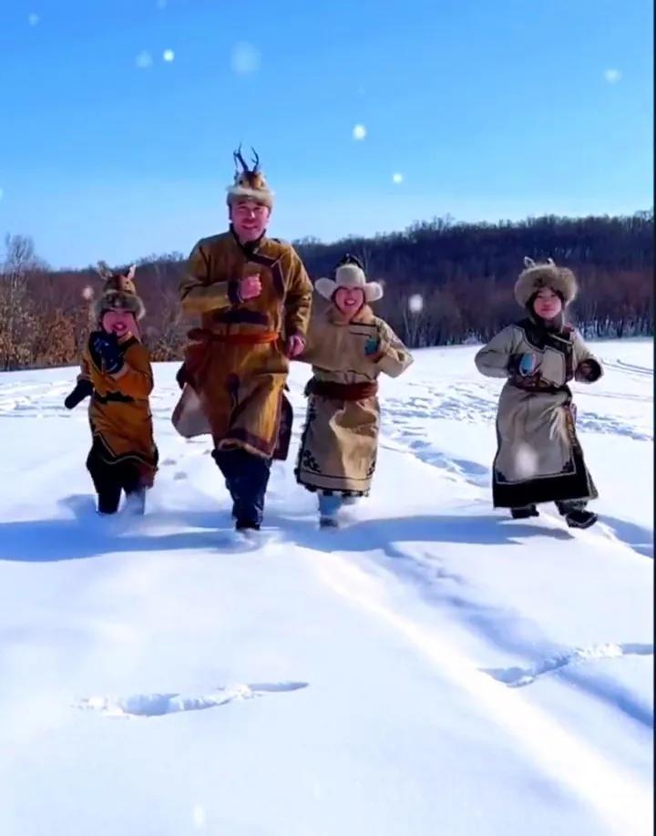 五十六个民族的风俗和服饰,五十六个民族代表服饰图片