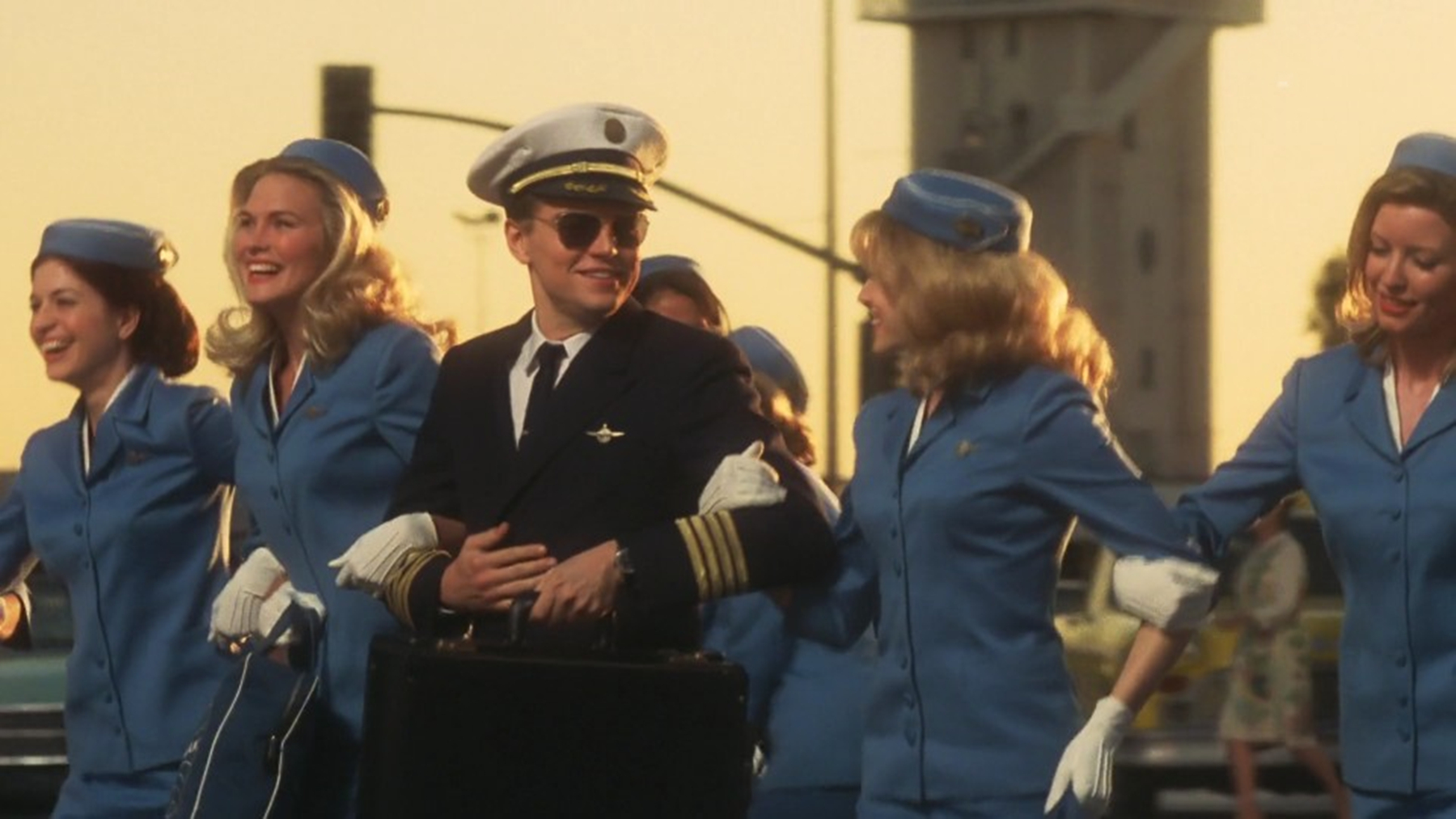 1999年，一名日本富商在北京被抓大喊冤枉，警察：你写句日文看看