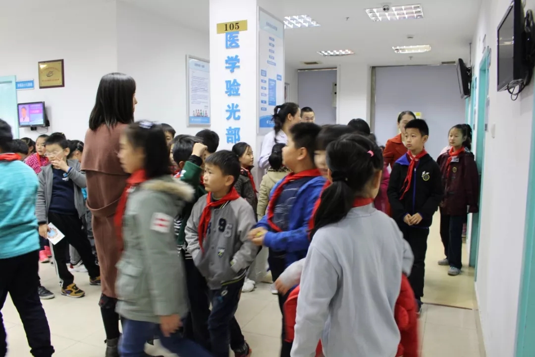 上海儿童斜视手术专家：孩子学龄前，发现斜视要及时治疗