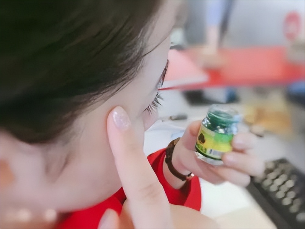 泰国驱蚊青草膏测评,泰国薄荷膏卡瓦库德驱蚊清凉止痒