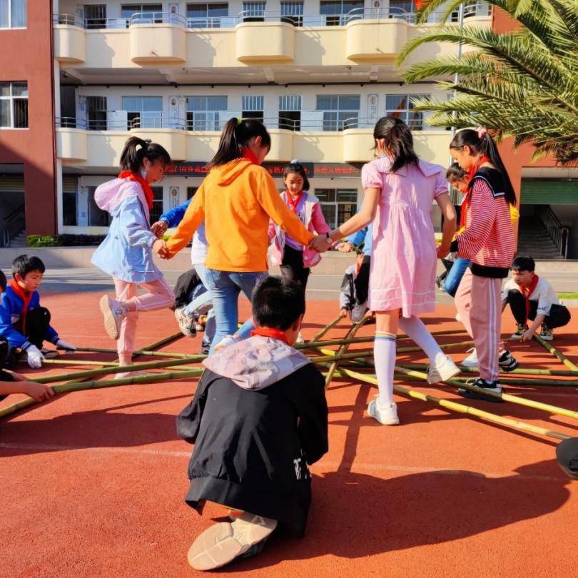南康赤土民族小学,南康区赤土民族中心小学六年级