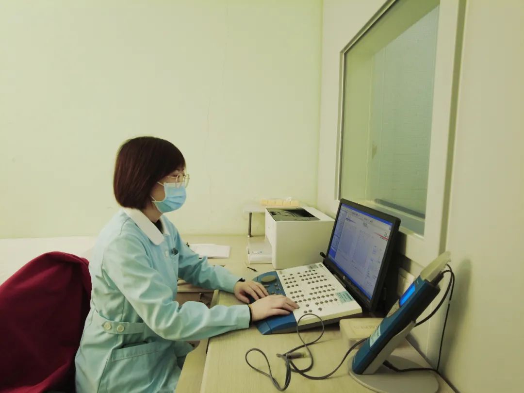 医院开展爱耳日义诊宣传活动,耳科义诊活动