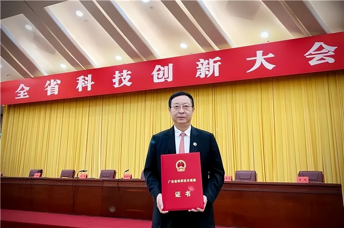 从军人到骨科专家,他任教广东名校,屡获医学大奖,成果被1千余家医院采用