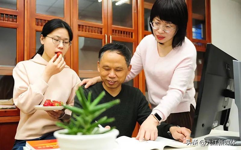 有爱一家盛开文明之花——记九江市文明家庭洪浔梅家庭