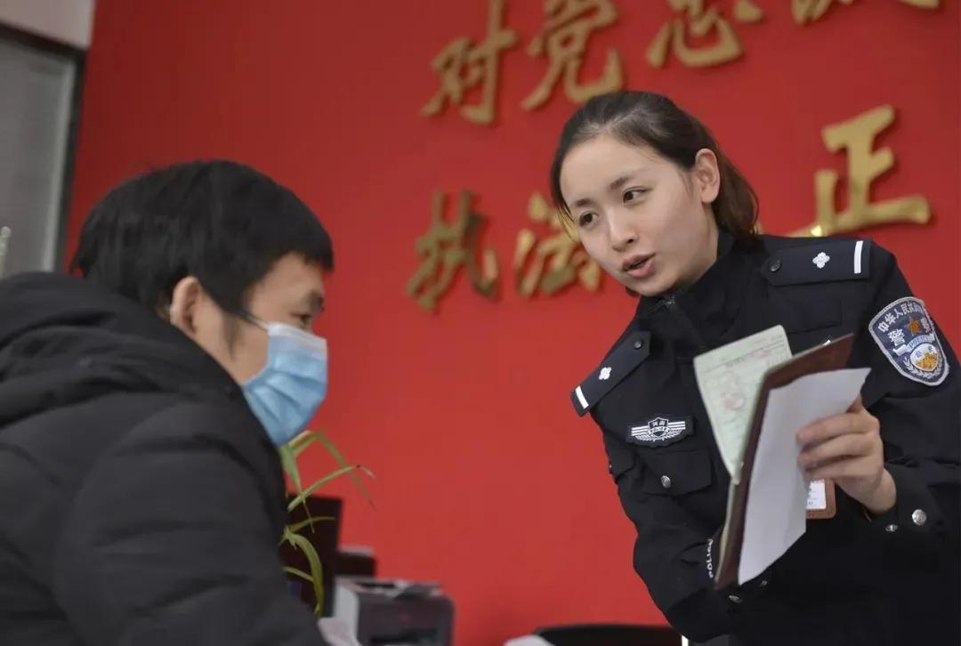 商州公安守护万家平安,守护万家团圆中秋节警察