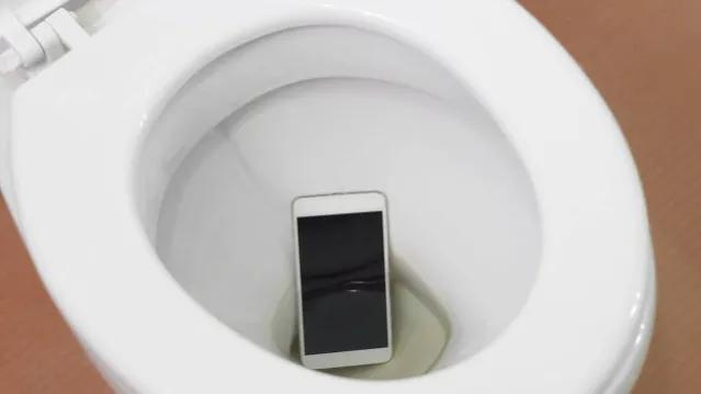 手机进水该怎么办苹果,手机进水该怎么办声音变小