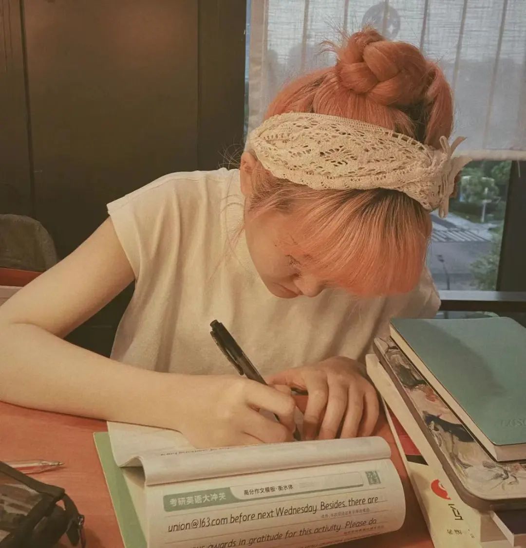 粉发女孩去世了，“凶手”又隐身了