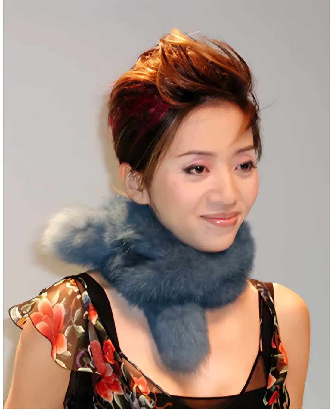 毛阿敏唱功排名,1993梅艳芳毛阿敏视频