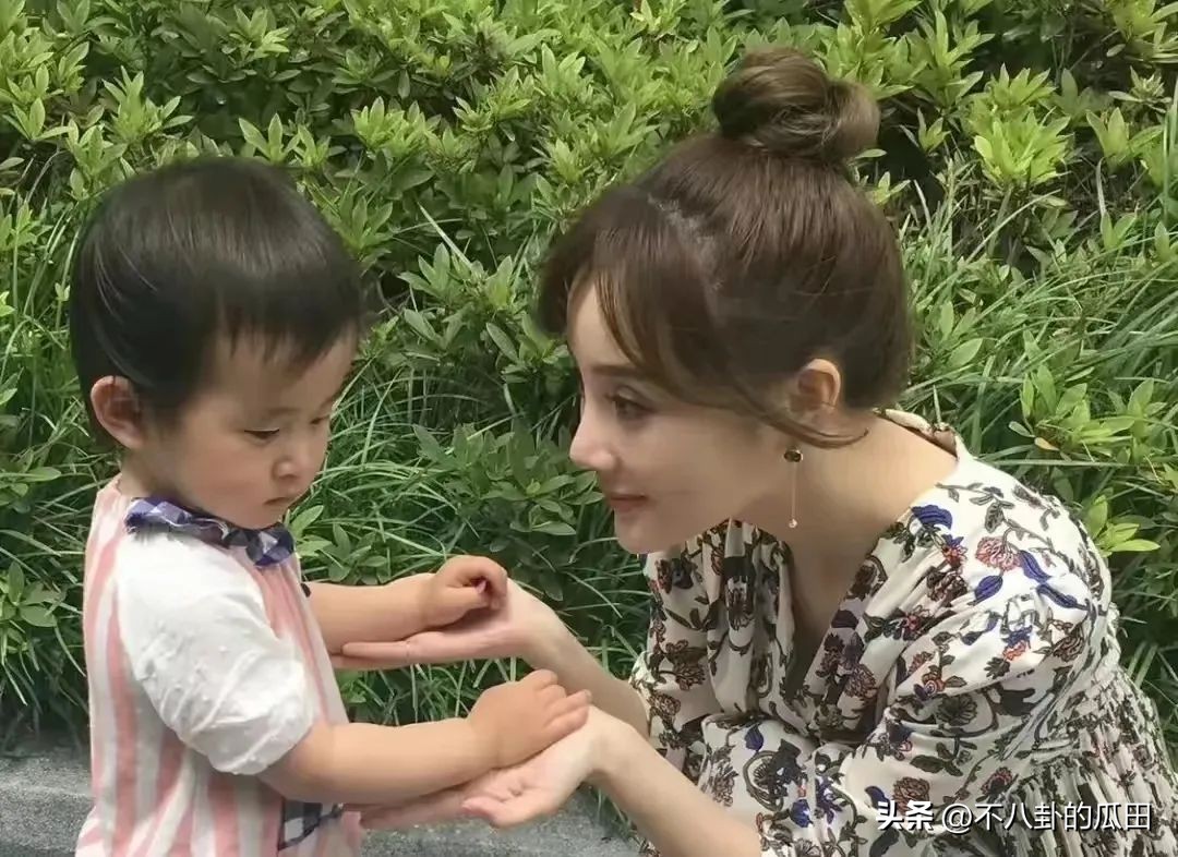 蔡徐坤下巴太尖惹争议图片,蔡徐坤下巴是假体吗