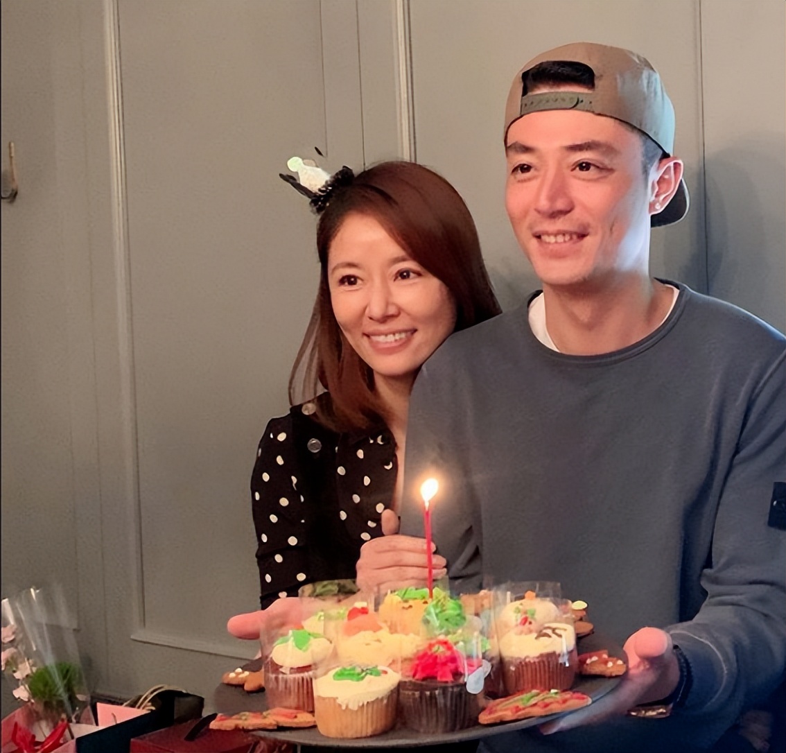 狂揽*钟金**奖、歌坛天后、美艳亲王，她们貌美有才却被伴侣无情伤害