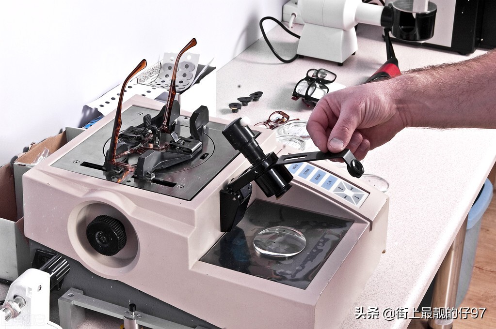 眼镜验光师是学什么专业的,眼镜验光师资格报考条件