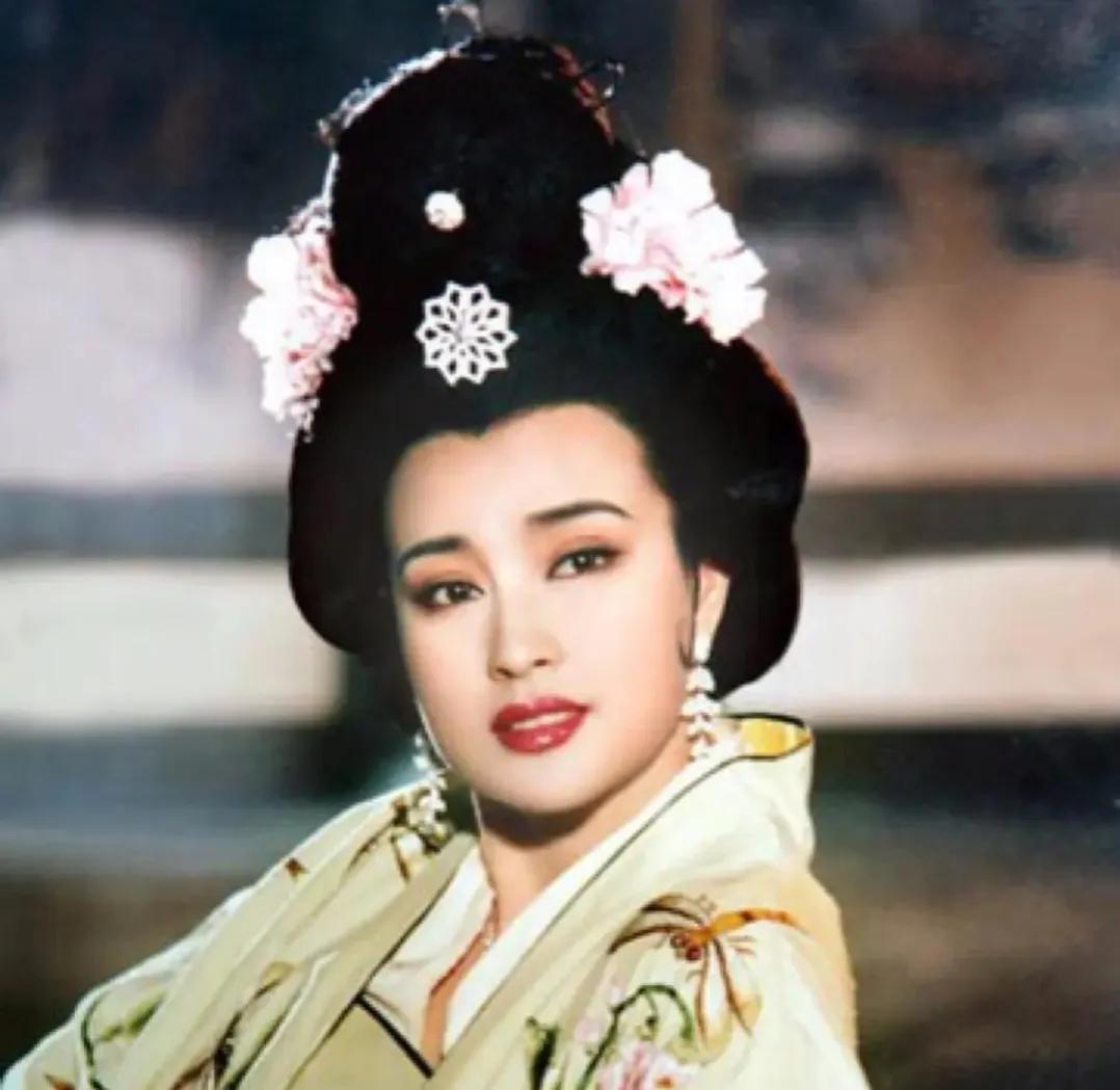 刘晓庆经历了4段婚姻,刘晓庆一生的爱情与婚姻