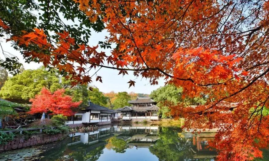 西湖的秋景诗句,西湖的秋天是美丽的