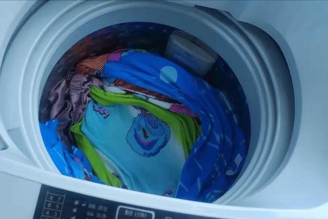 洗衣机买滚筒的还是买波轮的好,洗衣机买滚筒还是买波轮比较好