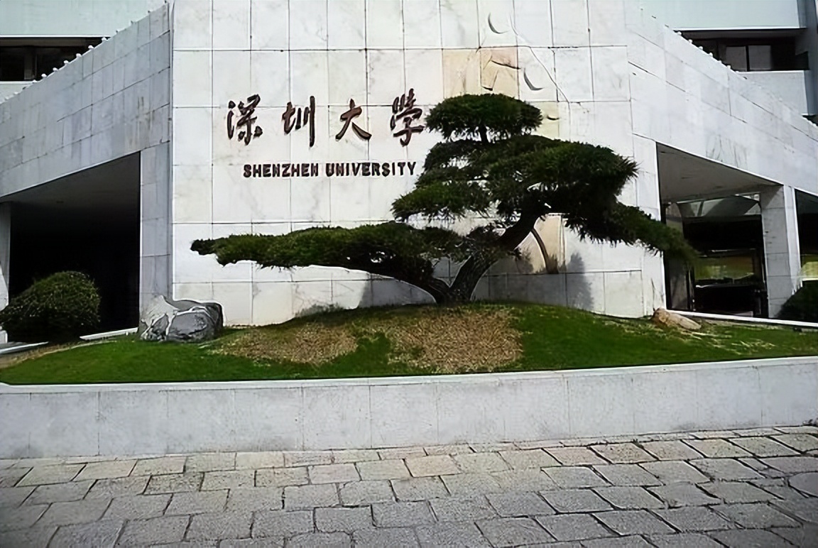 我，身高145，高中文化，19年在深圳开始做外贸，如今年收入60万