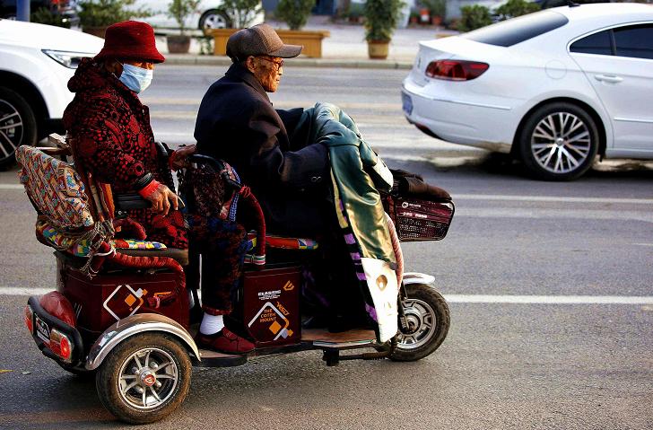 60岁考驾驶证最简单的方法,60岁以上老人考驾照需理论考试吗