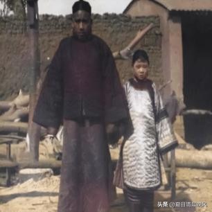 珍贵照片，日军*杀屠**老百姓强奸妇女，用刀剖开肚子，看看多残忍