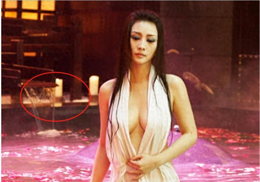 *绑捆**露大胸、无脑台词，这些“*辱侮**观众”的剧情，真把观众当傻子