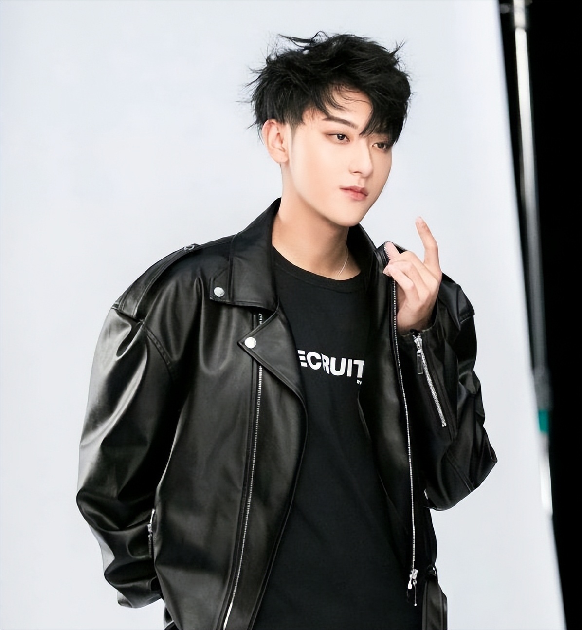 黄子韬真的把头发剃秃了吗,黄子韬变番薯头