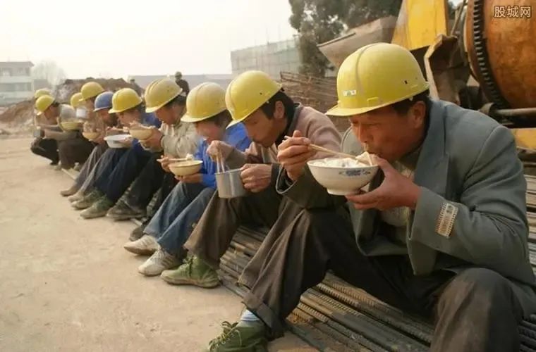 农民工要怎样在农村养老,县城成为大龄农民工养老新选择