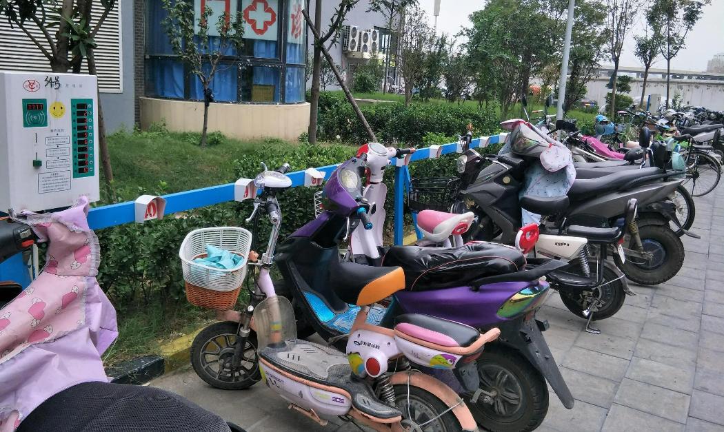 电动车充满电继续充有什么后果,电动车每天一充和用完再充哪个好