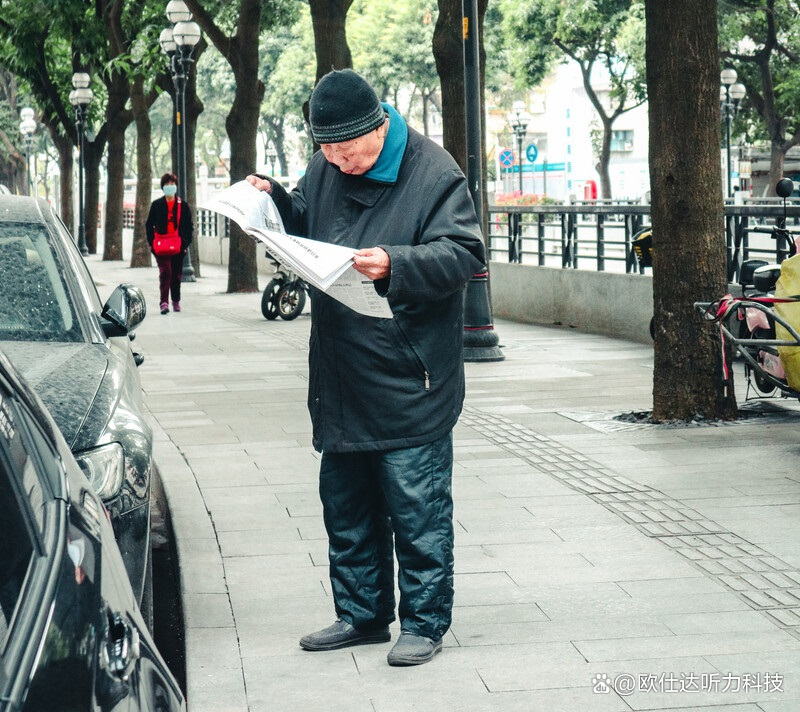 一侧耳朵全聋佩戴助听器有用吗,老年人耳聋耳背怎么佩戴助听器