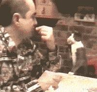 今天过来按脚，恰巧碰见了前女友，我该怎么化解尴尬呢？