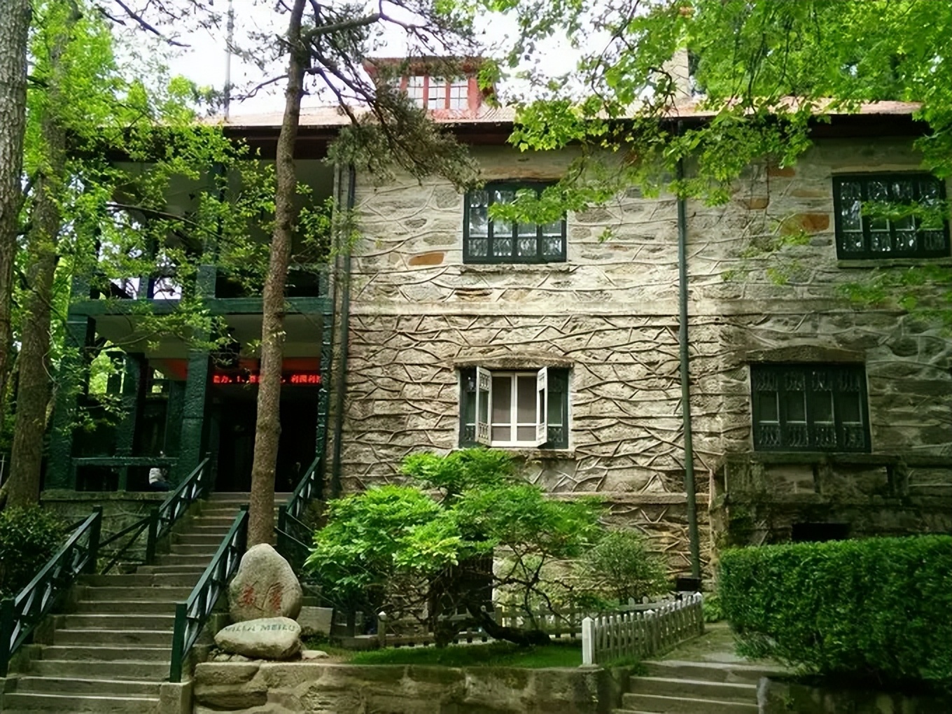 61年毛主席前往庐山，偶遇一名女舞蹈演员，不禁惊叹：好像我女儿