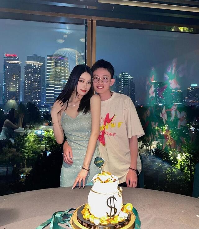 范志毅女儿身材对比,范志毅女儿晒新照穿露脐装